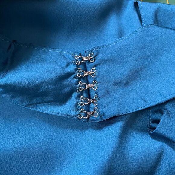 NEW ✨ Revolve By The Way Blue Satin V-neck Halter Top XXS - Picture 6 of 8